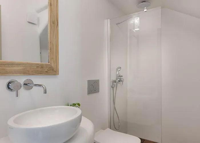 Myconian Caulk 卡拉法蒂斯