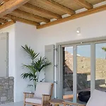 Myconian Caulk فيلة كالافاتيس